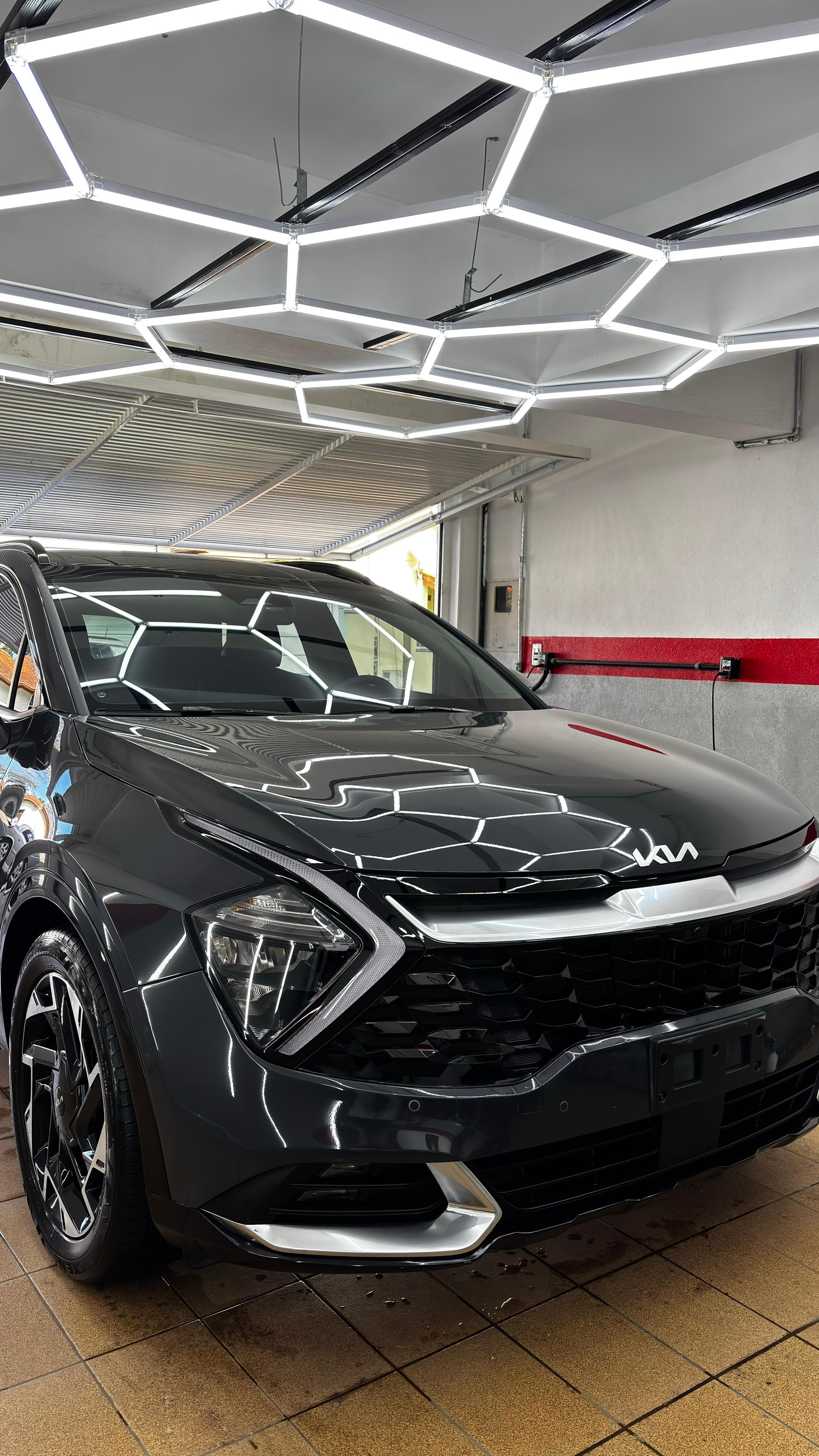Kia preto polido com brilho espelhado